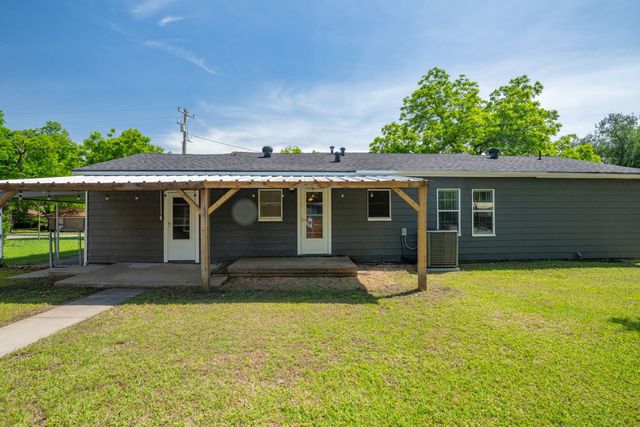 506 Pendleton Street, Farmersville, TX 75442