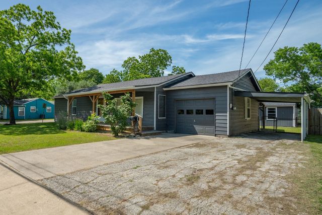 506 Pendleton Street, Farmersville, TX 75442