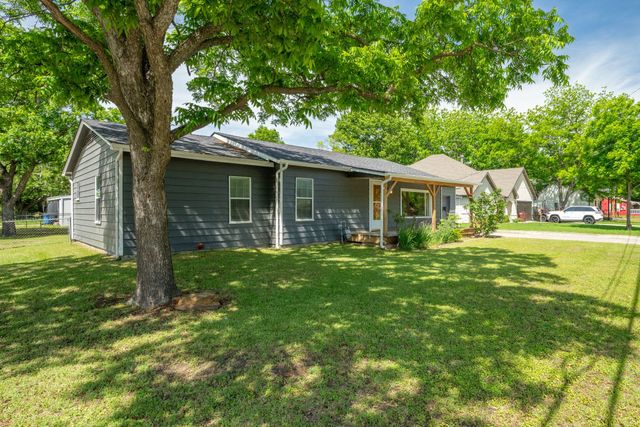 506 Pendleton Street, Farmersville, TX 75442