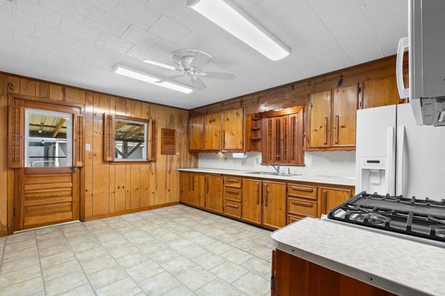 506 Pendleton Street, Farmersville, TX 75442