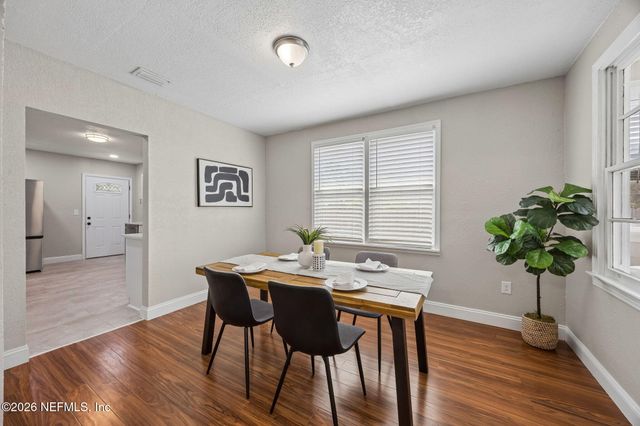 29 56TH Street E, Jacksonville, FL 32208