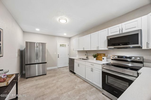 29 56TH Street E, Jacksonville, FL 32208