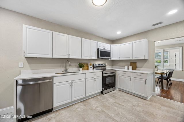29 56TH Street E, Jacksonville, FL 32208
