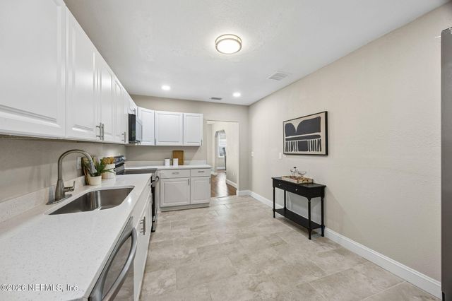 29 56TH Street E, Jacksonville, FL 32208