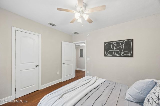 29 56TH Street E, Jacksonville, FL 32208