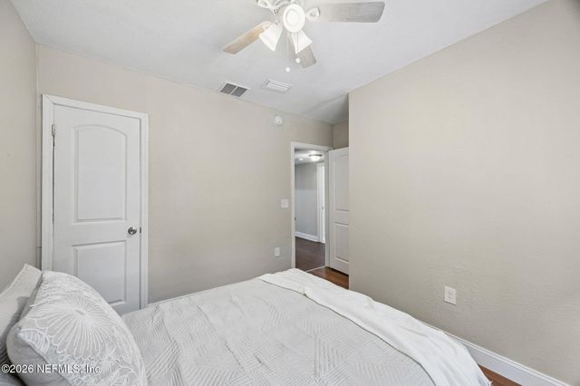 29 56TH Street E, Jacksonville, FL 32208