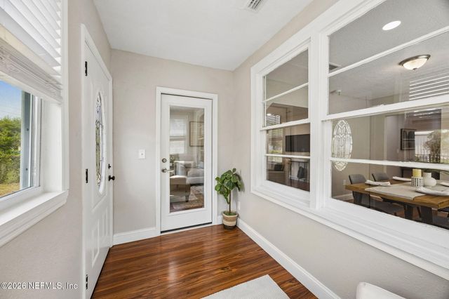 29 56TH Street E, Jacksonville, FL 32208