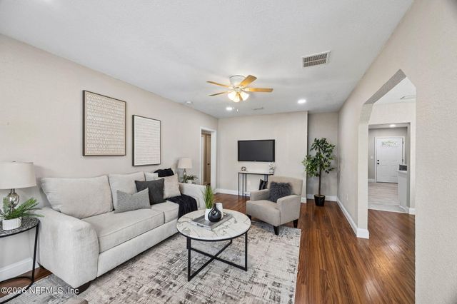 29 56TH Street E, Jacksonville, FL 32208