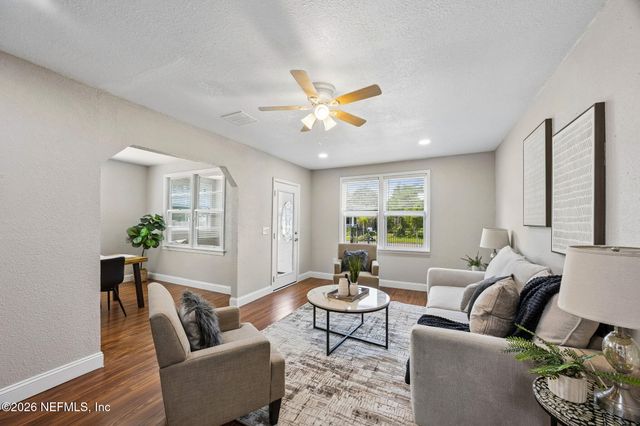 29 56TH Street E, Jacksonville, FL 32208