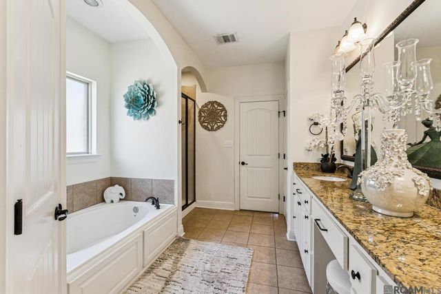 2913 Country Lake Dr, Zachary, LA 70791