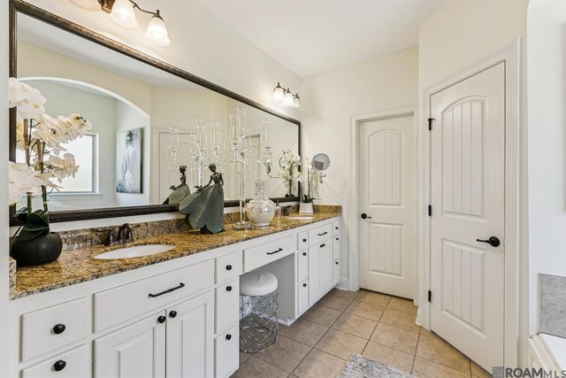 2913 Country Lake Dr, Zachary, LA 70791