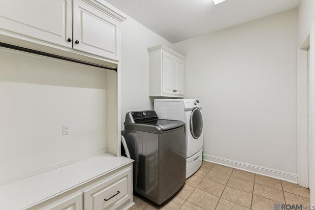 2913 Country Lake Dr, Zachary, LA 70791