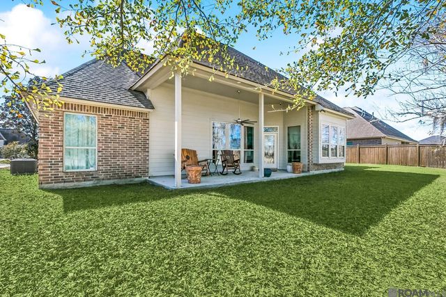 2913 Country Lake Dr, Zachary, LA 70791
