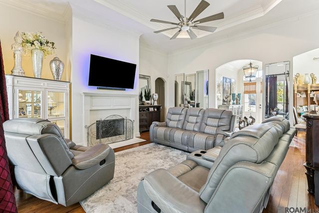 2913 Country Lake Dr, Zachary, LA 70791