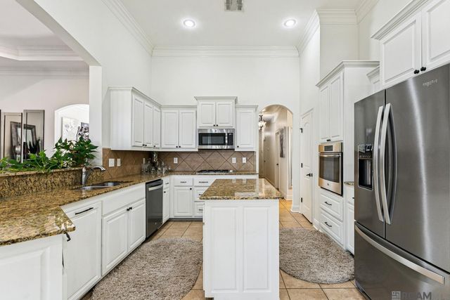 2913 Country Lake Dr, Zachary, LA 70791