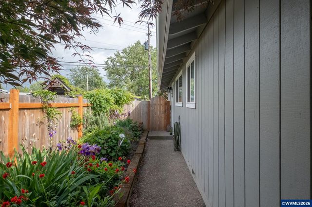 2261 Fulton Pl SE, Albany, OR 97322