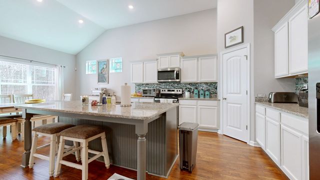 765 Garland Dr, Hermitage, TN 37076