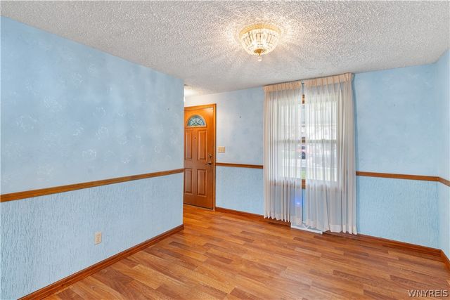 6396 Mayflower Lane, Hamburg, NY 14085