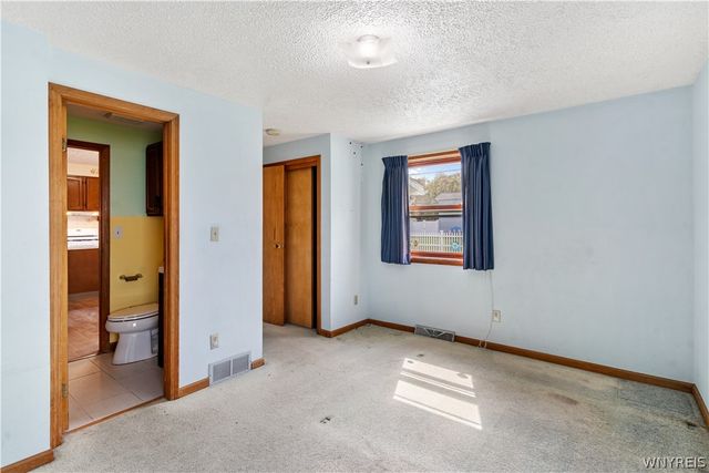 6396 Mayflower Lane, Hamburg, NY 14085