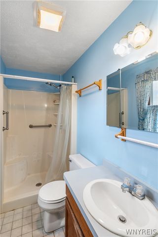 6396 Mayflower Lane, Hamburg, NY 14085