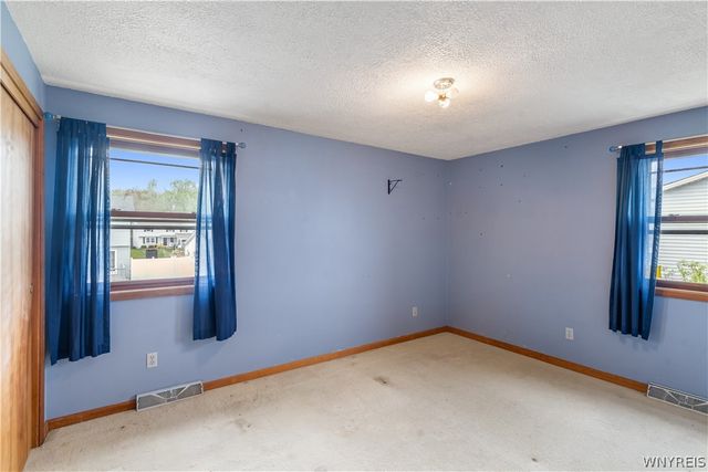 6396 Mayflower Lane, Hamburg, NY 14085