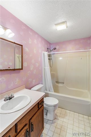 6396 Mayflower Lane, Hamburg, NY 14085