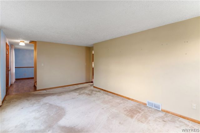 6396 Mayflower Lane, Hamburg, NY 14085
