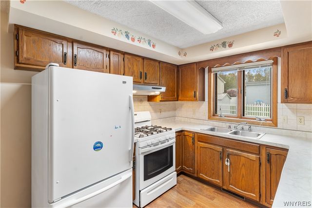 6396 Mayflower Lane, Hamburg, NY 14085
