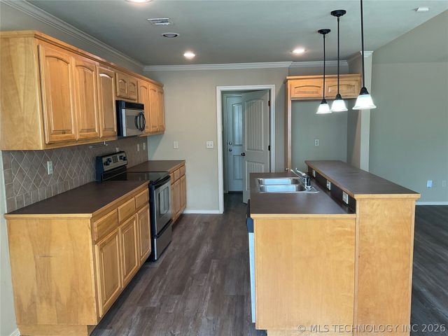 11903 S Nandina Street, Jenks, OK 74037