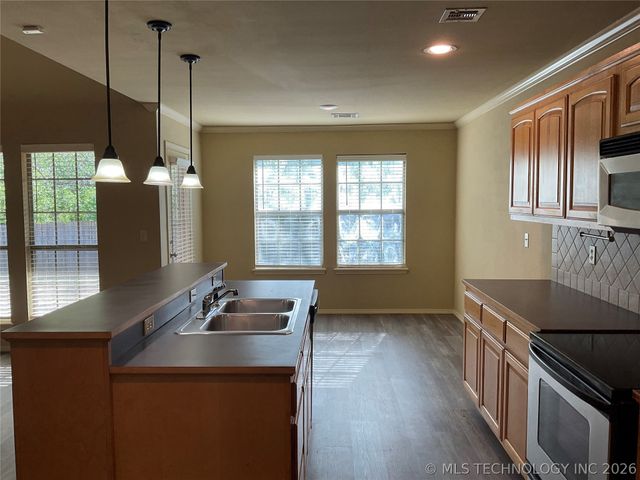 11903 S Nandina Street, Jenks, OK 74037