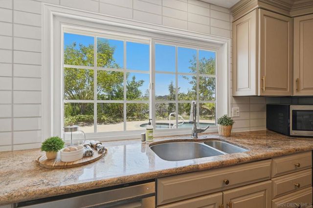1619 MAPLELEAF CT, Encinitas, CA 92024