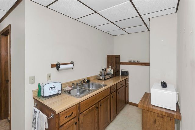 7 Mount Hitchcock Rd, Wales, MA 01081