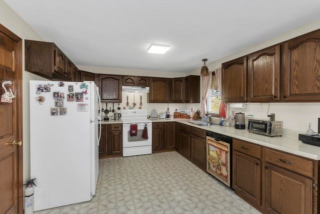 7 Mount Hitchcock Rd, Wales, MA 01081