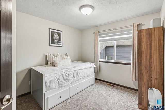 419 Quinn Ave Avenue, Harrisburg, SD 57032