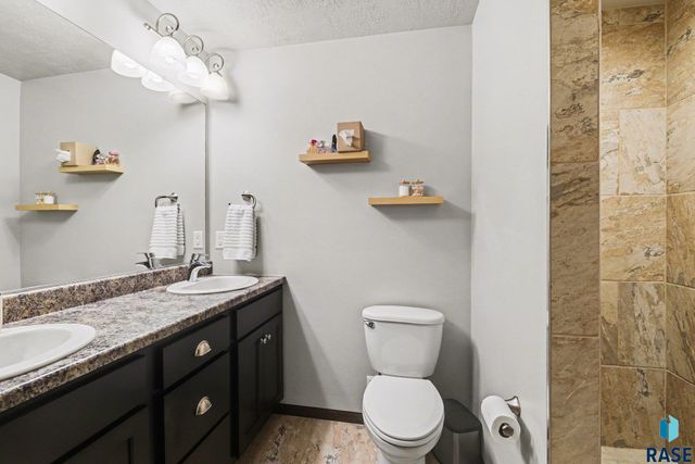 419 Quinn Ave Avenue, Harrisburg, SD 57032