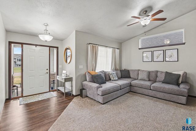 419 Quinn Ave Avenue, Harrisburg, SD 57032