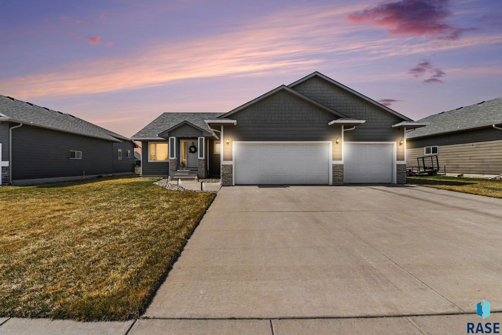 419 Quinn Ave Avenue, Harrisburg, SD 57032