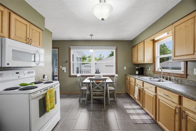 813 Westwood Drive NW, Cedar Rapids, IA 52405