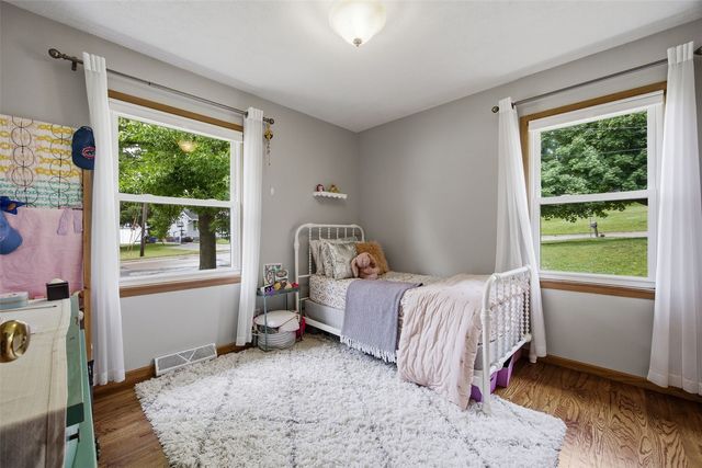 813 Westwood Drive NW, Cedar Rapids, IA 52405