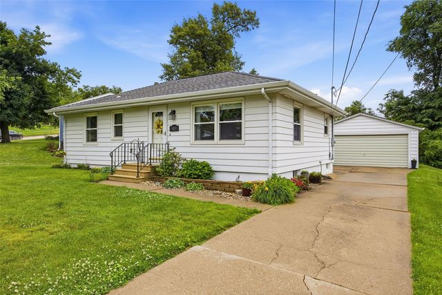 813 Westwood Drive NW, Cedar Rapids, IA 52405