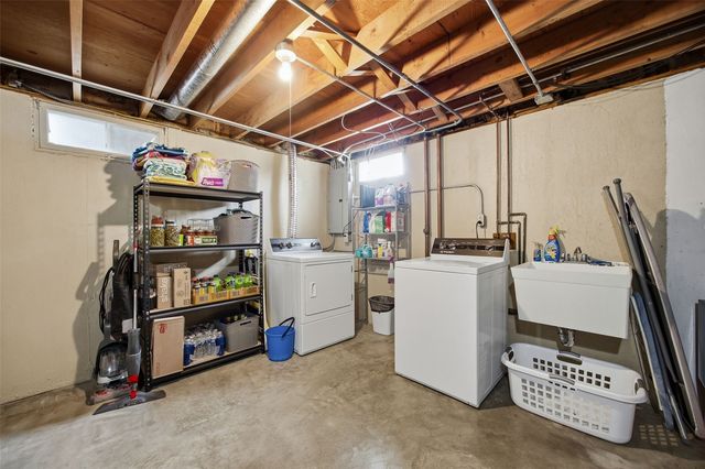 813 Westwood Drive NW, Cedar Rapids, IA 52405