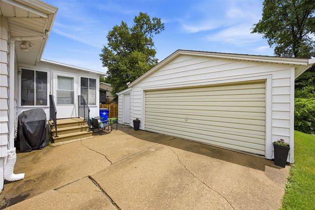 813 Westwood Drive NW, Cedar Rapids, IA 52405