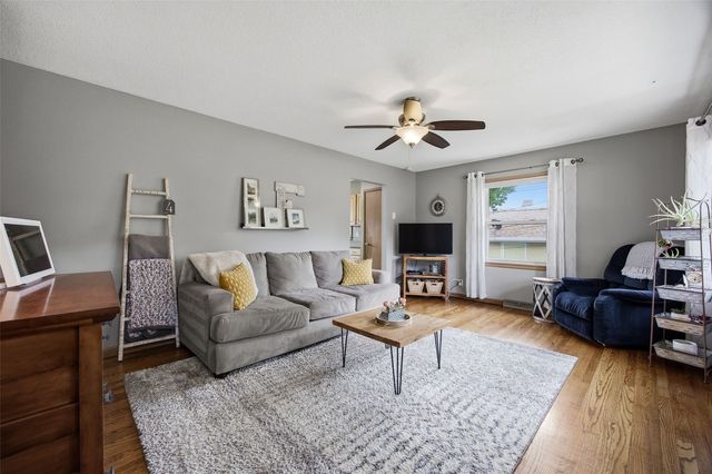 813 Westwood Drive NW, Cedar Rapids, IA 52405
