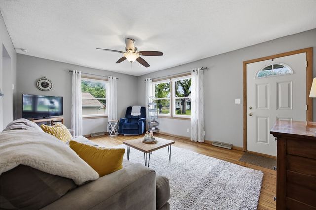 813 Westwood Drive NW, Cedar Rapids, IA 52405
