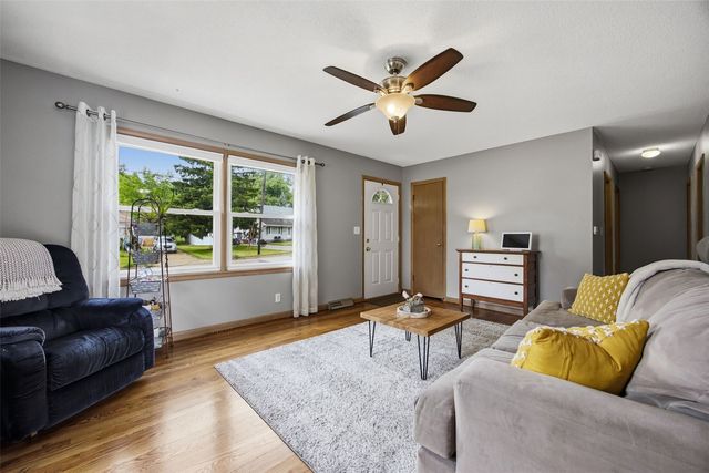 813 Westwood Drive NW, Cedar Rapids, IA 52405