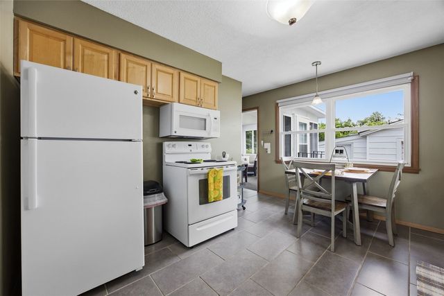 813 Westwood Drive NW, Cedar Rapids, IA 52405
