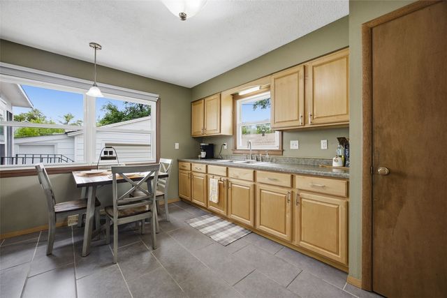 813 Westwood Drive NW, Cedar Rapids, IA 52405