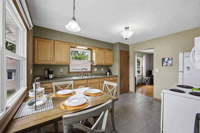 813 Westwood Drive NW, Cedar Rapids, IA 52405