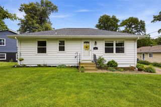 813 Westwood Drive NW, Cedar Rapids, IA 52405