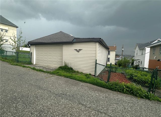 309 Washington Street, Mt Pleasant Boro, PA 15666
